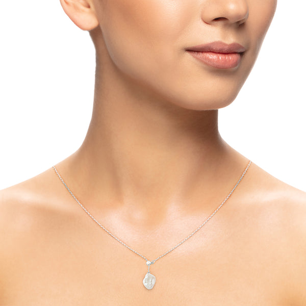 Silver Necklace with a Pearl Drop